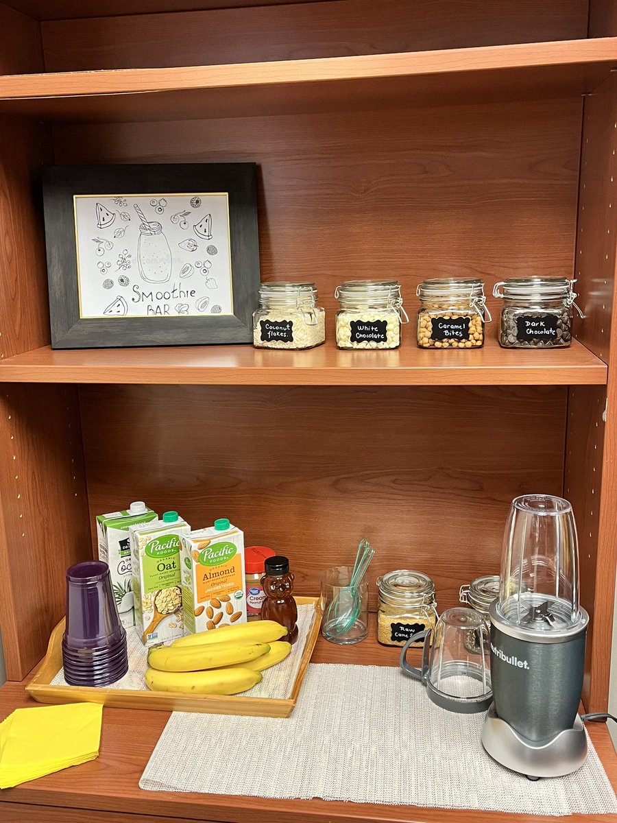 fabsleepdoc's tweet photo. Creating a little nook of cheer for our work family!! #sleepteam #TeamWork #MedTwitter #sleeppeeps @AASMorg https://t.co/T1mTuHRuAs