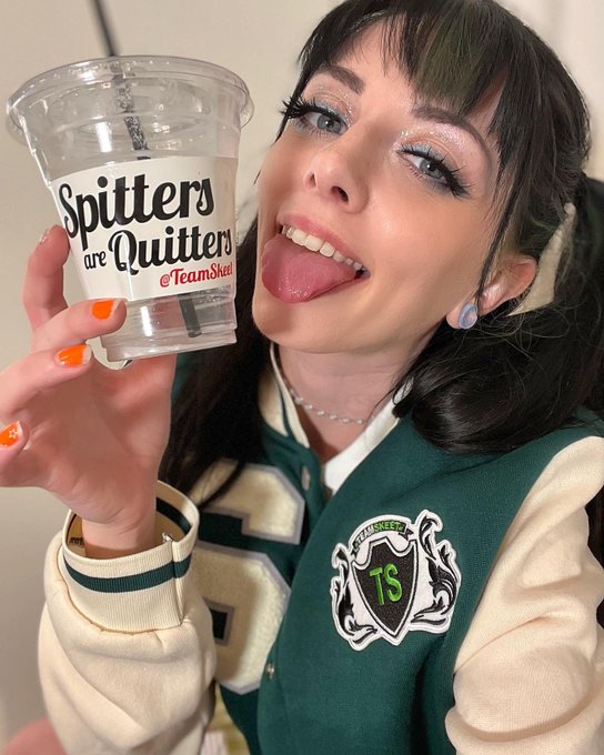 Spitters are quitters&hellip; in this situation 💦 thanks for the jacket and sticker @TeamSkeet 💚 https://t.