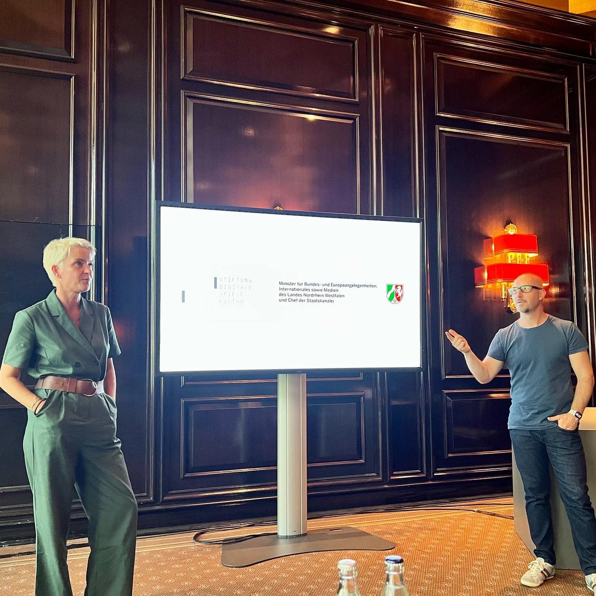 André J. Spang tweet media