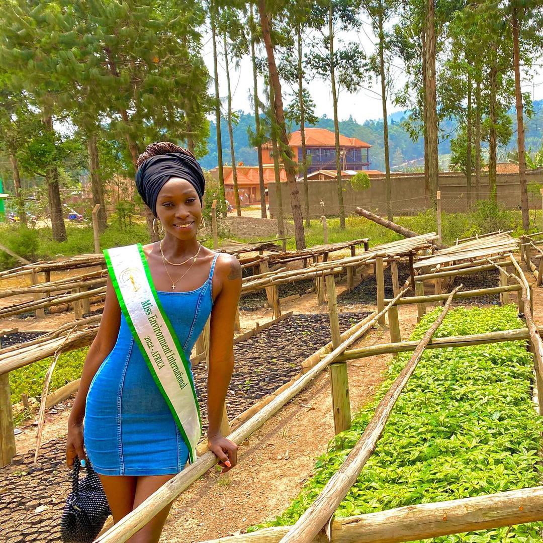 TheJHFoundation's tweet photo. Someone's sitting in the shade today because someone planted a tree a long time ago 👏🏾👏🏾👏🏾👏🏾👏🏾 

Thank you to our team leader for championship tree planting campaigns. 
Plant a tree today 🌱🌱🌱🌱🌱🌱🌱🌱🌱🌱🌱 #pamperatree 

@IAMJUDITHHEARD https://t.co/nhGbh2VGjy