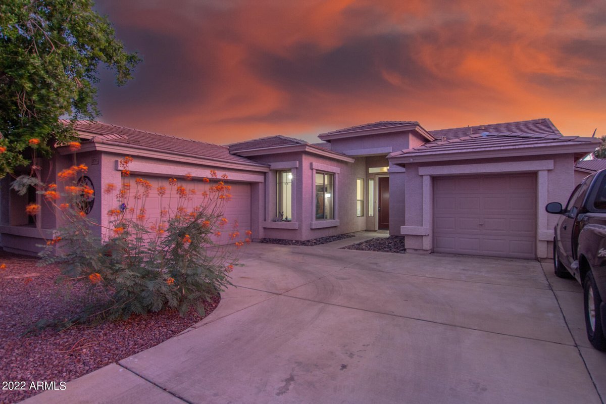 It's deals like this that hardly ever stay on the market! #beautifulhome #homesweethome  cpix.me/l/151486046