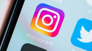 La_Taurauxtv's tweet photo. Après s’être grandement inspiré de #Snapchat et de #Tiktok pour ses mises à jour, #Instagram a confirmé s'intéresser à une fonctionnalité propre au réseau social français #Be Real : l’utilisation simultanée des deux caméras d’un smartphone. 

(BFMTV) https://t.co/uFuBJjvwa9