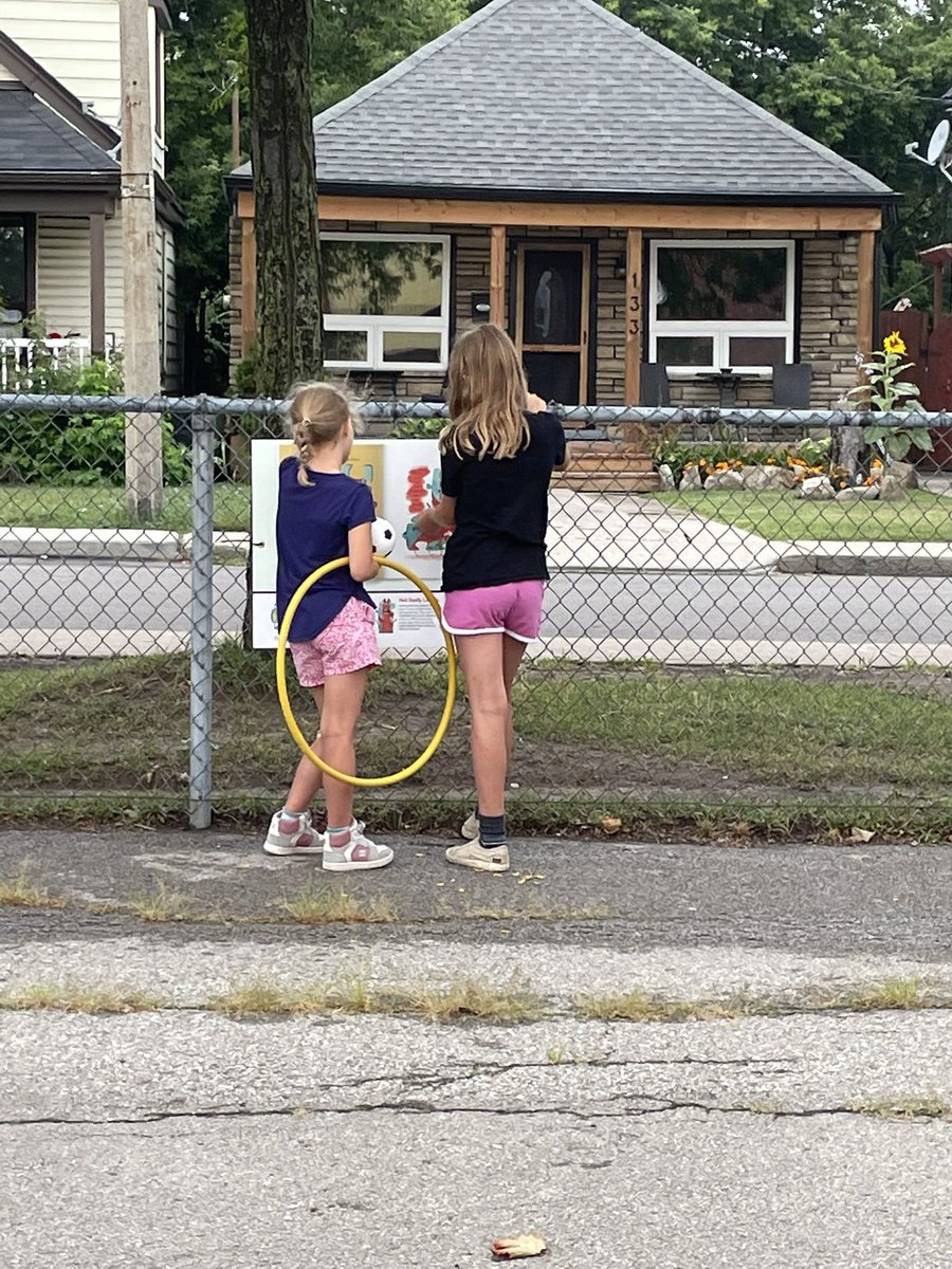 Day 13 <a href="/HWDSBSummerCamp/">Hwdsb Summer Camps</a>  Storytime Trail. Ss enjoyed reading Where Oliver Fits by Cale Atkinson, travelling outside from board to board. Thanks to teacher Amy MacDonald for the photo! <a href="/avivaloca/">𝘼𝙫𝙞𝙫𝙖 𝘿𝙪𝙣𝙨𝙞𝙜𝙚𝙧</a> <a href="/teach_mcc/">Kelly McCrory</a> #hwdsbhappycampers #literacy