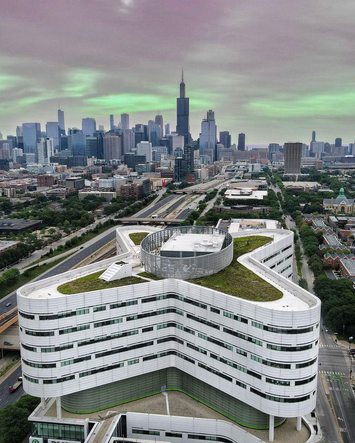 RushMedical's tweet photo. "Probably one of the coolest buildings in Chicago," @joelqvisuals says. "Rush University Medical Center with a touch of 🎨 ." Thanks to @joelqvisuals for sharing this striking view of the Joan and Paul Rubschlager Tower. https://t.co/xxrTJECSen