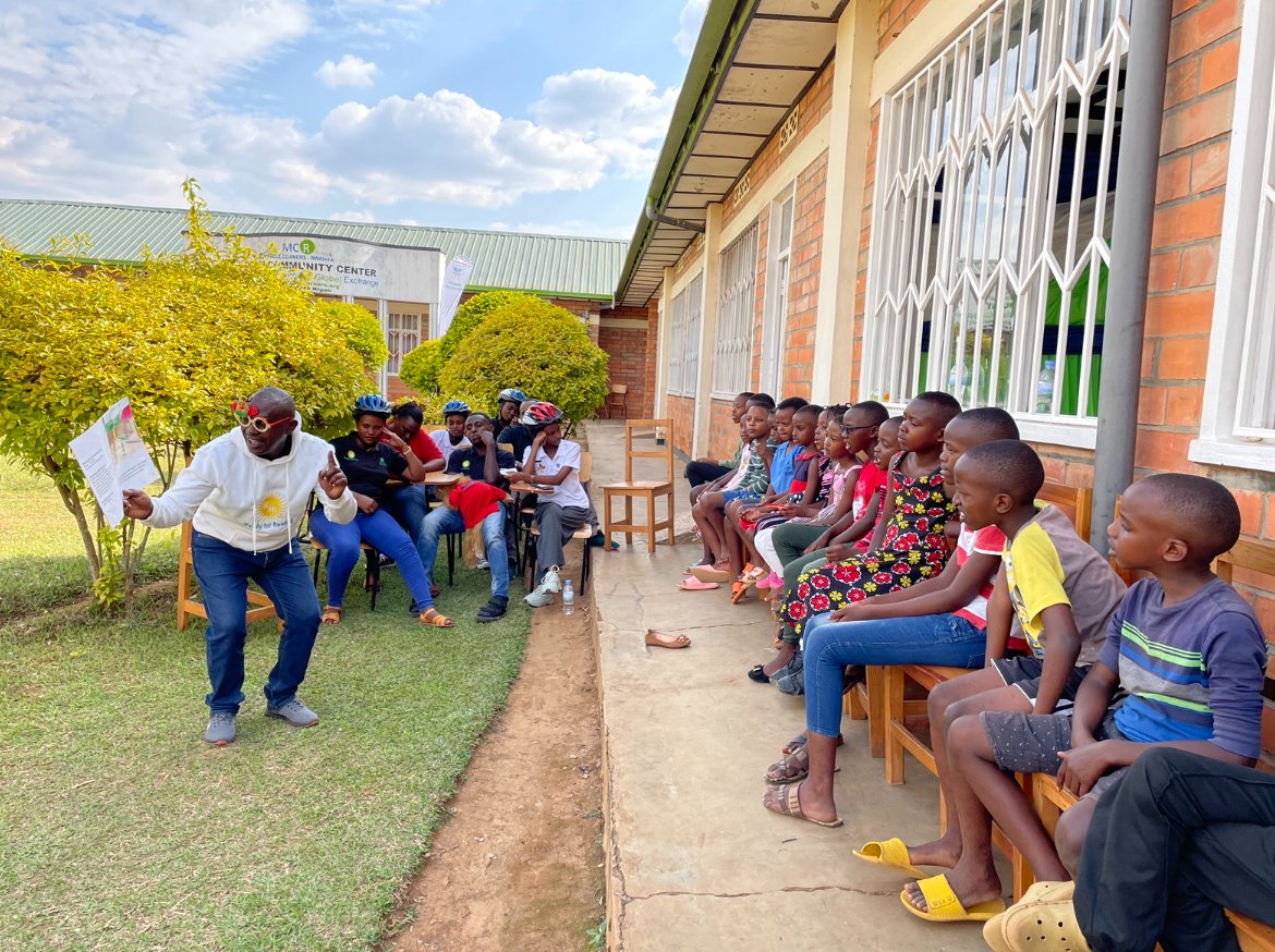 ReadyforReading's tweet photo. Today #ReadingRiders from @MCRwanda2008 in Bugesera District get to learn the Art of Storytelling and different technics for conducting an interactive Read Aloud. #readingriders #tilleveryonecanread #somansome #readaloud #storytelling #literacy https://t.co/bn0zC8U4p1