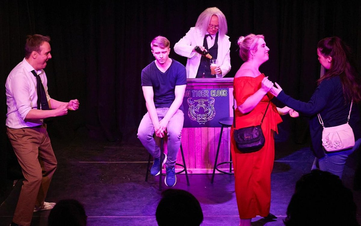 ProductionsLib's tweet image. What're you waiting for?! Join the fun @ 11.15pm! Only 2 &amp;amp; a half hrs left to book!! 

ANIMAL FORM, Paradise In The Vaults, Venue 29! You get a free bottle of beer with every ticket! 😉 What else are you going to do on a quiet Tuesday night?? 😜

🐋🐢🐐🐗🐕🦉

@ParadiseGreenUK