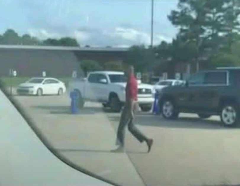 DaClown175's tweet photo. When you find out “🚶🏽‍♂️” is a real person 😂 https://t.co/tCyS9cWJ4H