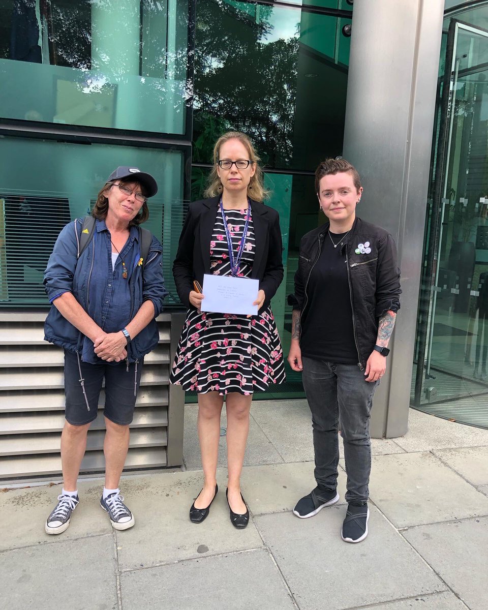 NARACampaigns's tweet image. Outside the Embassy of Canada to Ireland, in Dublin today, in solidarity with @AmySoranno and Nick Schafer ✊

#Excelsior4