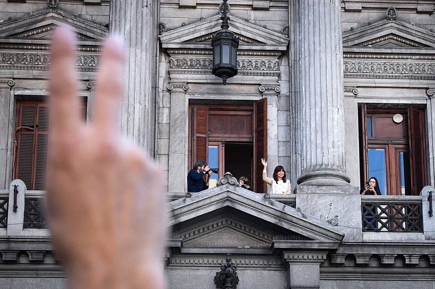CFKArgentina's tweet photo. Gracias a todos y todas por el acompañamiento y el amor de siempre ♥️✌🏽 https://t.co/xfV6Y0iUQM