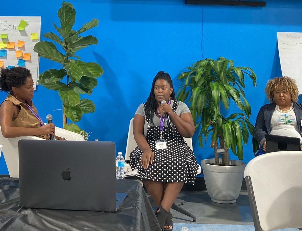 _FJAN_'s tweet photo. The conversation continues…

Dr.Ashley Marshall, Mya Hunter and Marquita Bradshaw

Healing through environmental Justice and racial Justice

#GroundingTheSouth #ForwardJustice #ForwardTogether #FJAN https://t.co/IbKW6hD7xT