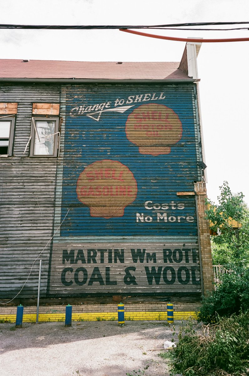 StephaneChongCH's tweet photo. Ghost signs on film
The 📷 camera. The 🎞 photos. 
#35mm #minoltatc1 #chicago https://t.co/fyWoH8Nx1H