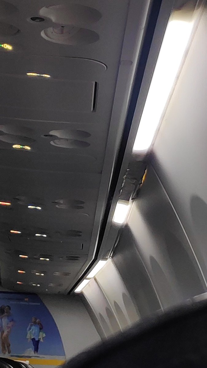 hshfp's tweet photo. A terrible experience travelling to Mumbai from Dubai on your flight SG14. Torn seats, broken and flickering tubelights, uncomfortable leg space and what not. I understand it is a bidget airlines but this is unacceptable. @flyspicejet @Pib_MoCA https://t.co/VI1XW6S5ME