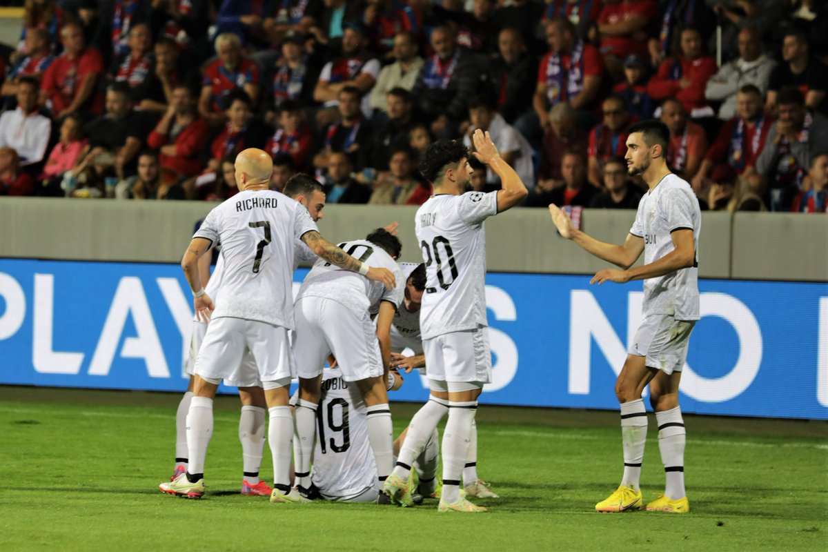 FKQarabagh's tweet photo. Qol sevincimiz!
#QarabağFK #UCL #PLZQFK https://t.co/poaDMJl8rF