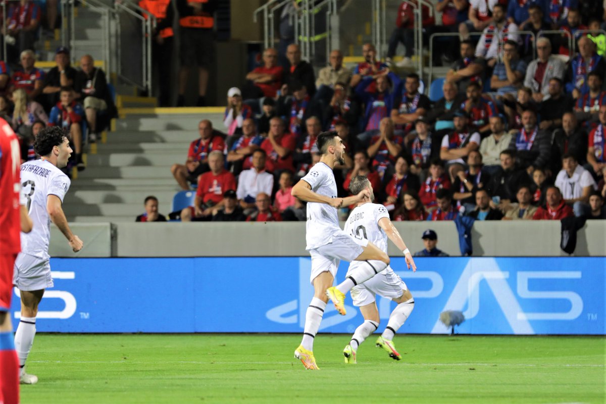 FKQarabagh's tweet photo. Qol sevincimiz!
#QarabağFK #UCL #PLZQFK https://t.co/poaDMJl8rF
