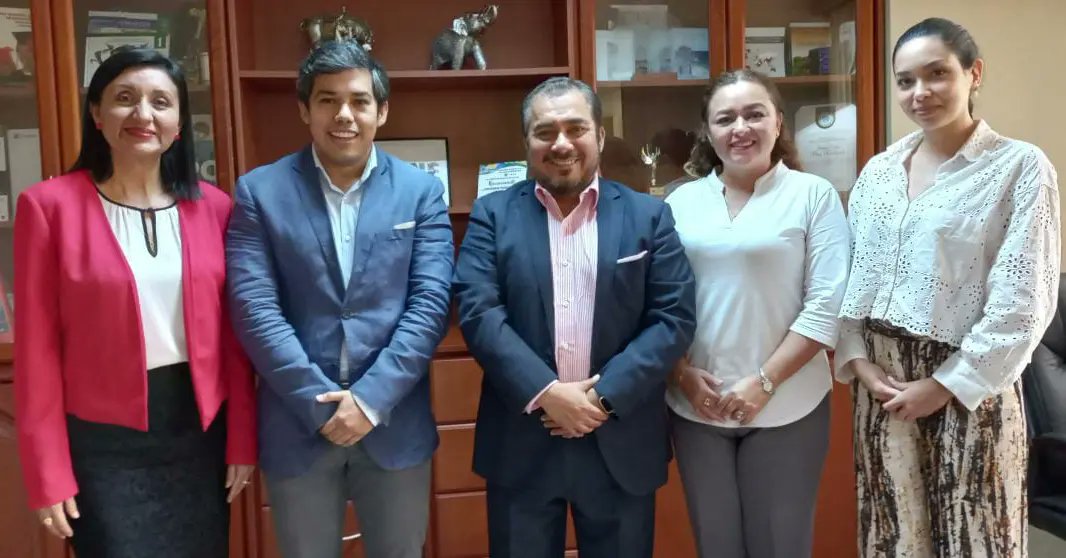 CamCMachala's tweet photo. Visita a las nuevas Autoridades de la UTMACH @utmach1969, para poder realizar proyectos en conjunto que beneficien la unión entre la academia, el sector comercial y empresarial de nuestra ciudad.
#CCMachala #UTMACH #Comercio #MásOportunidadesJuntos #Machala #ElOro #Ecuador https://t.co/uPocmVdkRy