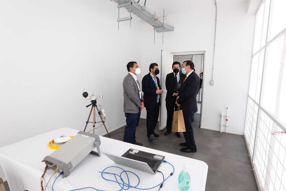 ucatolica's tweet photo. Como si fuera un Lego, sus paredes se remueven y dejan espacio para probar materiales para fachadas, interiores o iluminación. 🤖💡 Estamos hablando del nuevo edificio #IMAlab, único en la región y ubicado nada más ni nada menos que en la #UC. 😎 + info: https://t.co/lVTcMSe6n5 https://t.co/f84PAZagod