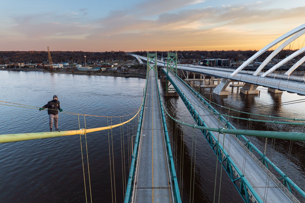 4 bridges, 4 cities