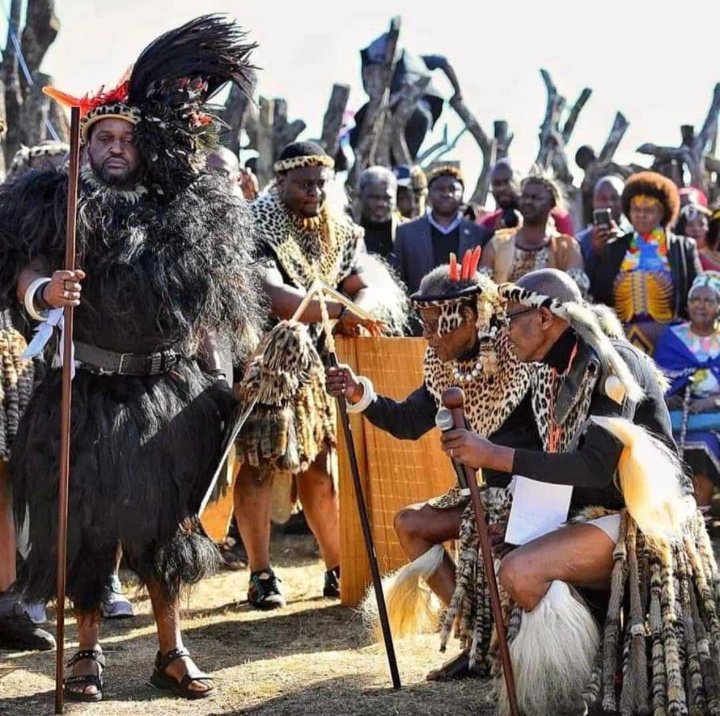 GPMadamSpeaker's tweet photo. Nina beSilo 
Nations came to witness His Majesty King Misuzulu entering a Kraal. God summoned us as the Basothos, the Batswanas namaXhosa to rejoice with the Zulu Nation during a glorious moment.
#KingMisuZuluKaZwelithini #KingMisuzulu #ZuluRoyalFamily #ZuluKingCoronation #Zulu https://t.co/ELctnt1BoI