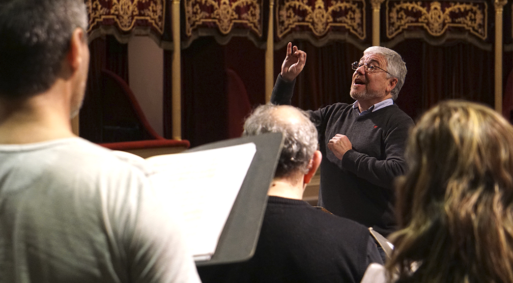 Su simpatía y generosidad son inagotables. En la cantidad de personas que lo admiran con cariño y gratitud está el alimento de un recuerdo imperecedero.
Homenaje a Guillermo Pellicer, jueves 25 (20), Coro de Cámara de la Provincia y Seminario de Canto. Teatro del Libertador.