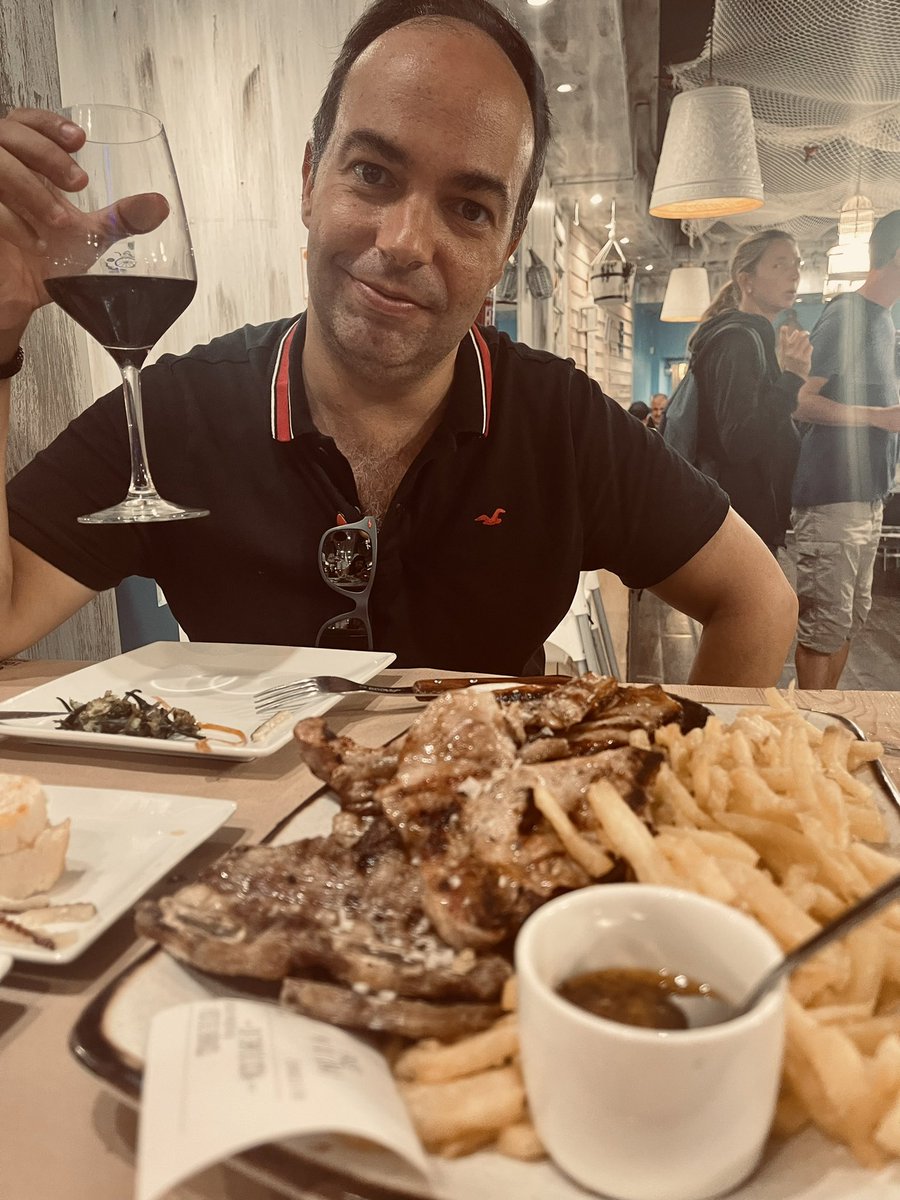 drpmdfuentes's tweet photo. De #cenita en la #mejorcompañia ❤️en @milongascompostela #calidadyservicio #paravolver 👍 #acomerseelmundo con unos #pimientosdepadron 😎 🤣 #tiempodevacaciones #love #pormasmomentosasi #churrascolife #santiagodecompostela #galicia #smile @milongasparrillada https://t.co/6QlCuiWKG3