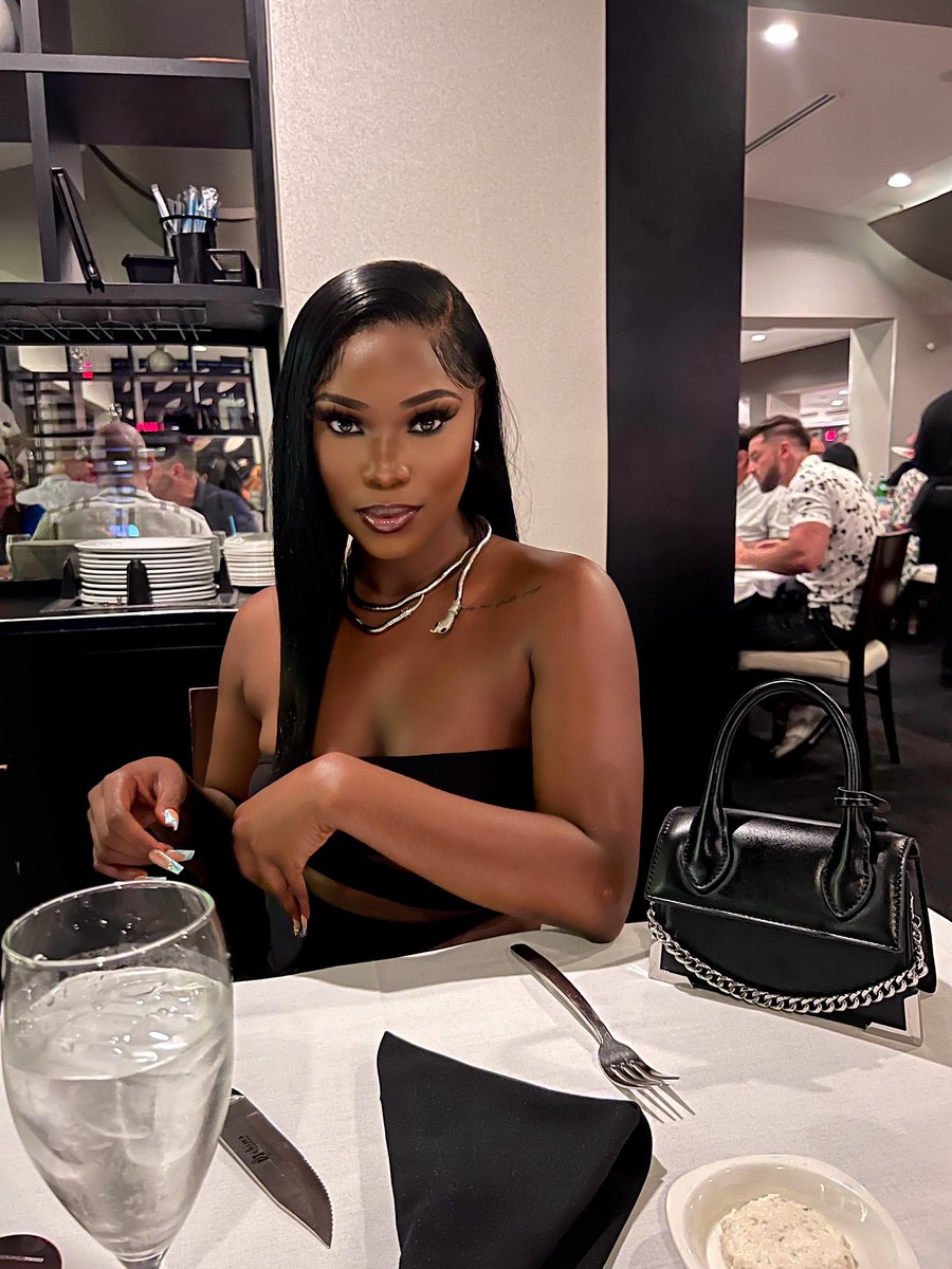 UndeniableLOVE7's tweet image. Name something that is sexier when it’s in black