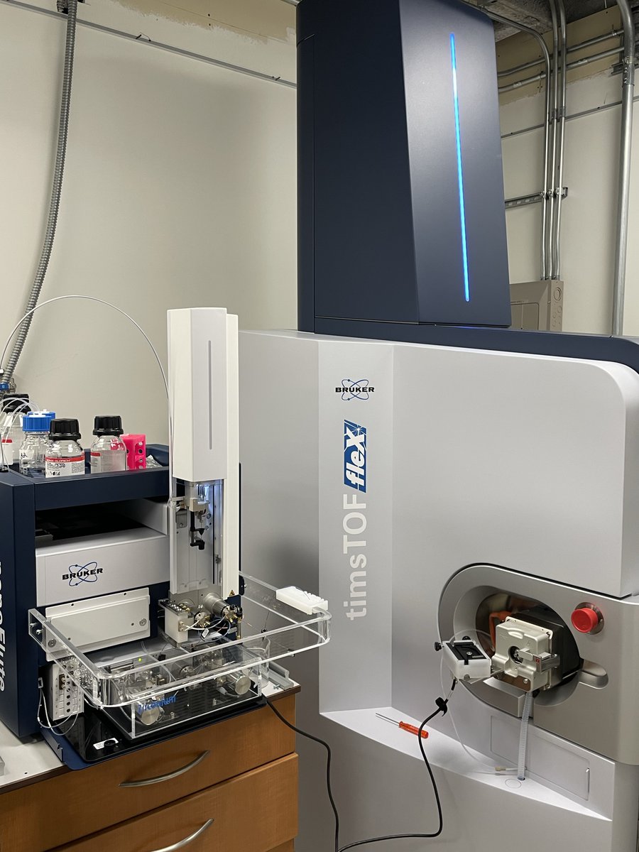 LaurenceFlorens's tweet photo. New Tech! We have officially deployed a new #timsTOF FleX MALDI2 (with a lot of help from Bruker's application scientists). A big thank you to @ScienceStowers scientific leadership for this opportunity to bring imaging mass spec to bear on our collaborators' projects. https://t.co/fT7au2BMQL