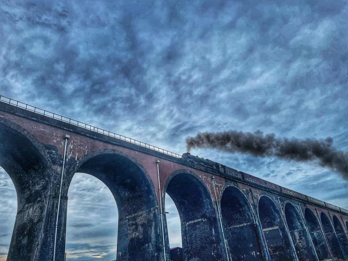 DNeklesa's tweet photo. #LovelyLancs #RibbleValley 🚂 https://t.co/nUzYyEJXcX