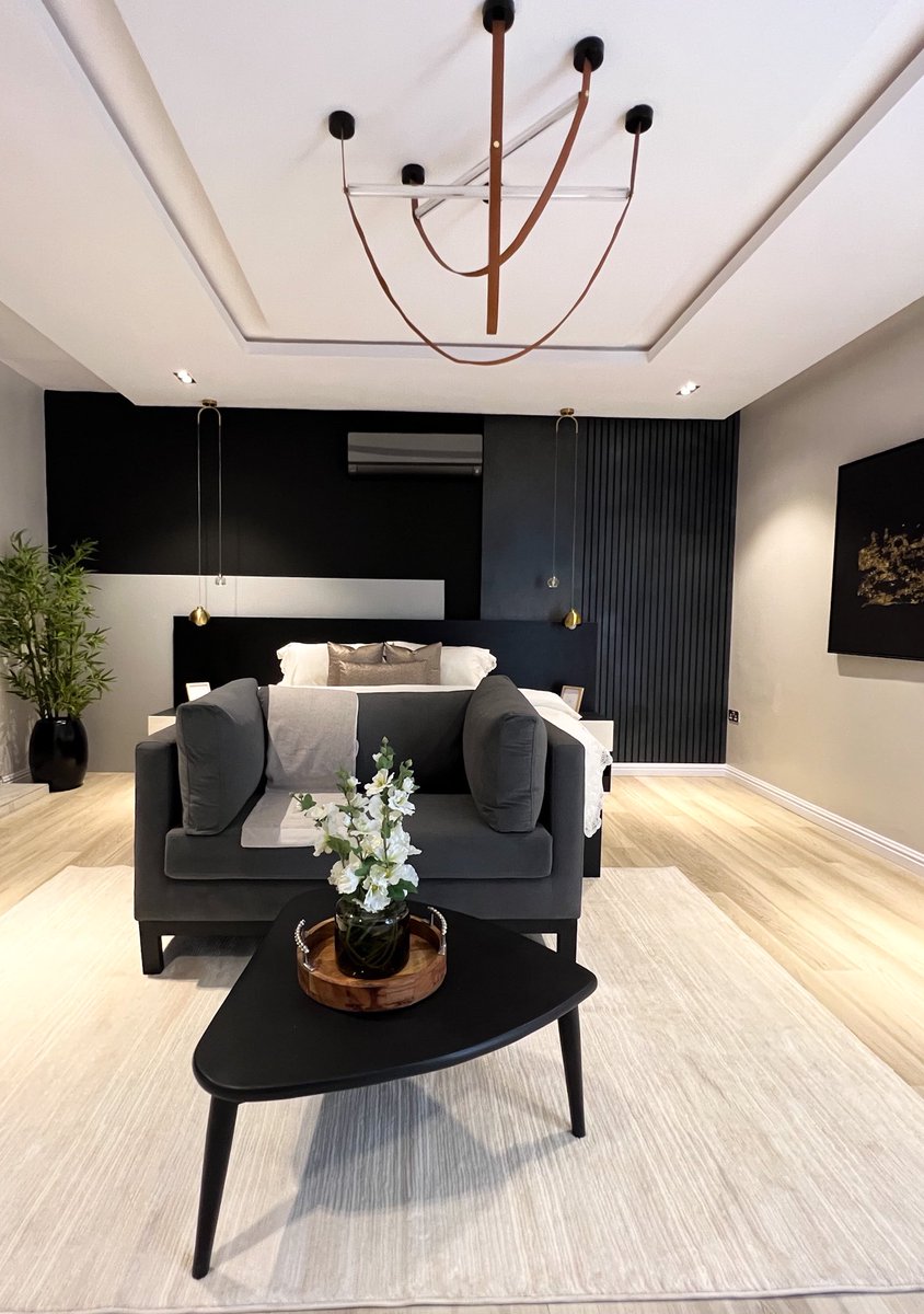 deolababalola's tweet photo. Master bedroom at #ProjectOS 🔥🔥🔥 by yours truly 😌 follow us on IG @interiordecorbyhom https://t.co/NVCIQvLI5E