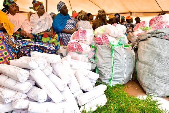 I am very delighted to once again extend to our aged and the widows in Osun , another empowerment opportunity from the Ilerioluwa Development Initiatives. Today we distributed food items, clothings and some cash gifts to not less than 250 elders and widows in Boripe