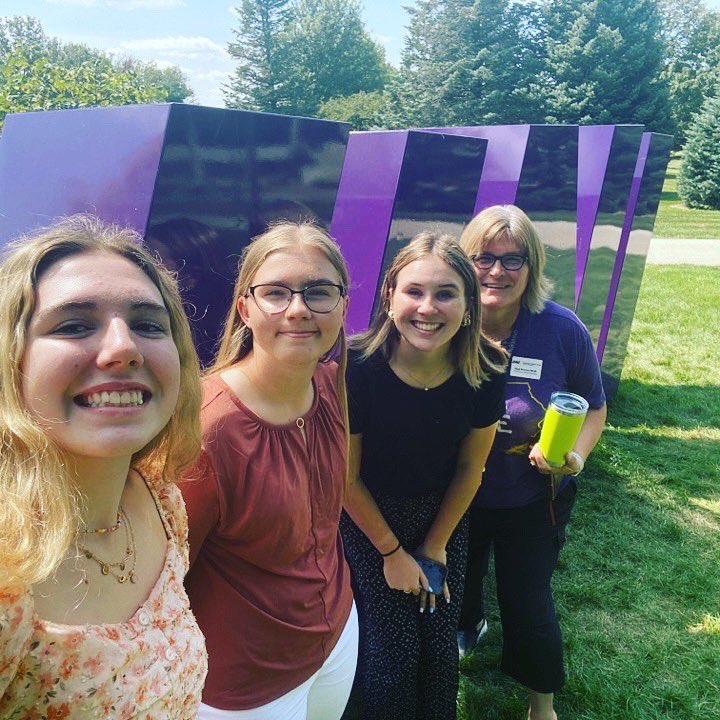 CF_CAPSEdu's tweet photo. First Day CAPS Edu @northern_iowa @coe_uni photo shoot complete! Associates had fun working in teams with a @goosechaseedu scavenger hunt! Ready for the semester! Letβs do this! #cfschoolsfirstday #everystudenteveryday #1UNI #makingprofessionals https://t.co/zSU3qjOgrl