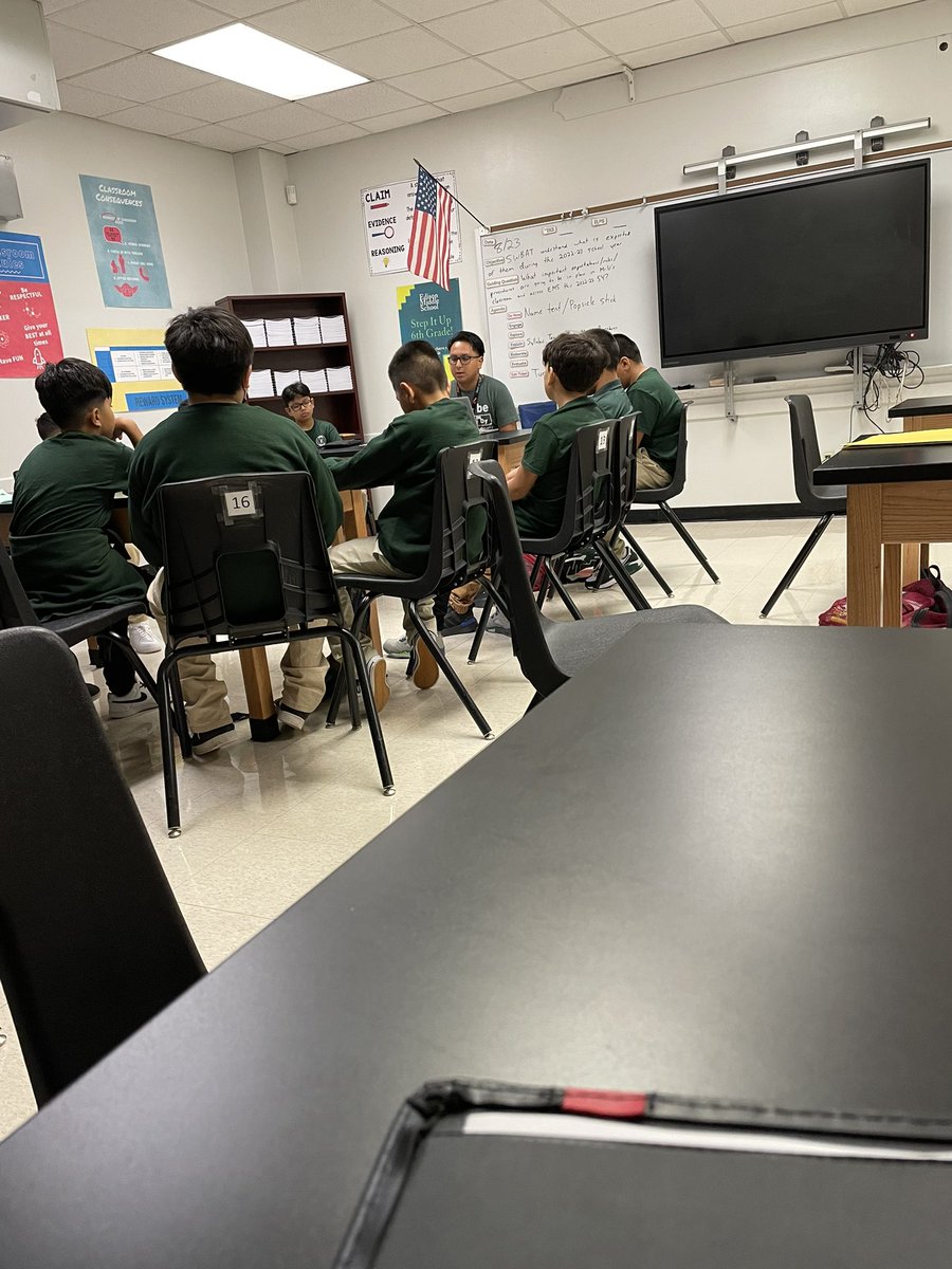 Aaron_B_Bailey's tweet photo. One of my interns in the @HISD_ACP is utilizing SEL strategies with his 6th grades. He is doing a great job building culture in his classroom!! 
#SEL #Cultureleader @edison_school https://t.co/QlJJ89IL14