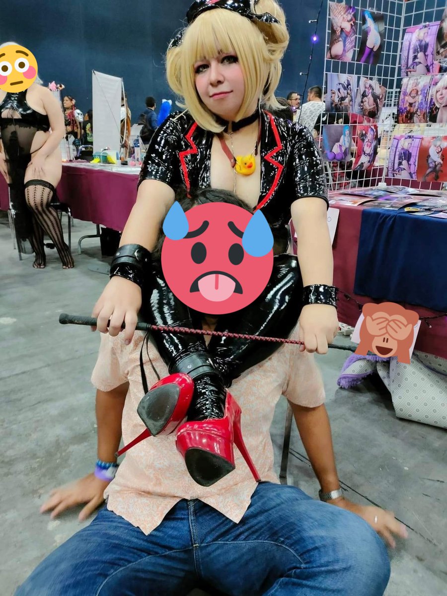 xfetisherryx's tweet photo. Esta fue una de las dinamicas mas pedidas ❤️✨
Jajaj a los vatos si les apretaba machín sin querer pero pss la costumbre vedaa 😈?
#latex #himikotoga #togacosplay #himikocosplay #moeflavor #moeflavornurse #whippingrod #fuete #gagball #heels #waifu #waifumaterial #dominating https://t.co/U5D5d91t0I