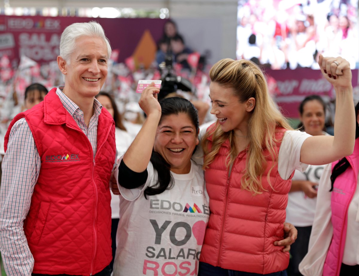 Junto con mi esposa <a href="/fercastillodm/">Fernanda Castillo</a>, entregamos el #SalarioRosa para reconocer a 6,000 amas de casa que todos los días se esfuerzan por sacar adelante a sus hijos. #Naucalpan