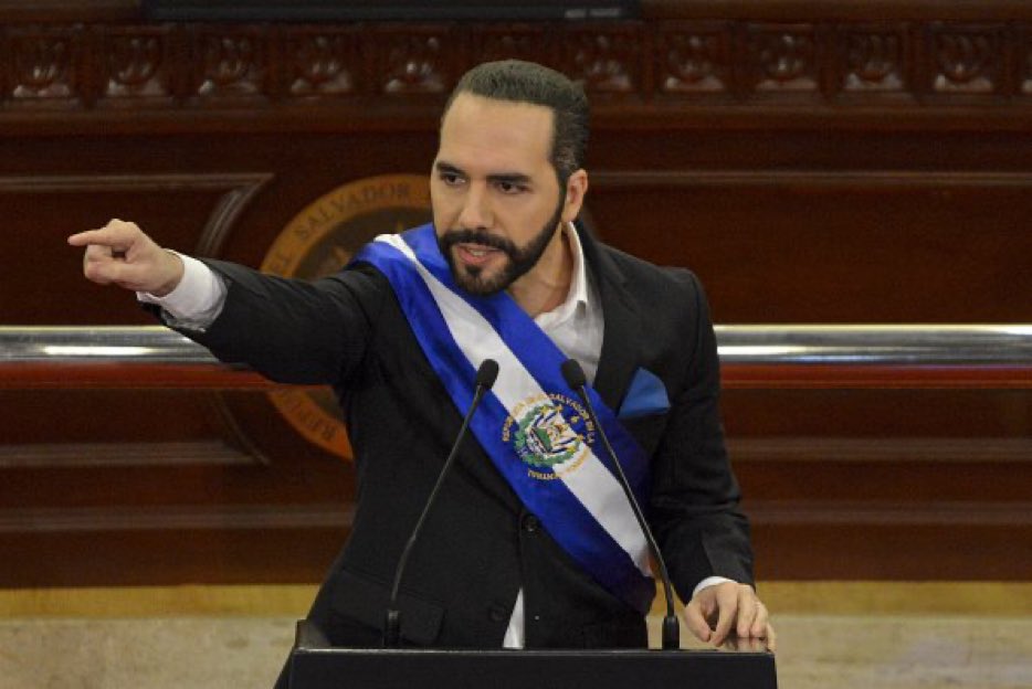 robertoyeibi's tweet photo. "El Salvador 🇸🇻 camino a convertirse en uno de los países más seguros del mundo. Bukele con 89% de aprobación, ha perseguido a corruptos, criminales y terroristas sin contemplaciones. Lleva más de 77 días con cero homicidios.Esa si es una potencia mundial de la vida" https://t.co/mRKVP7VolA
