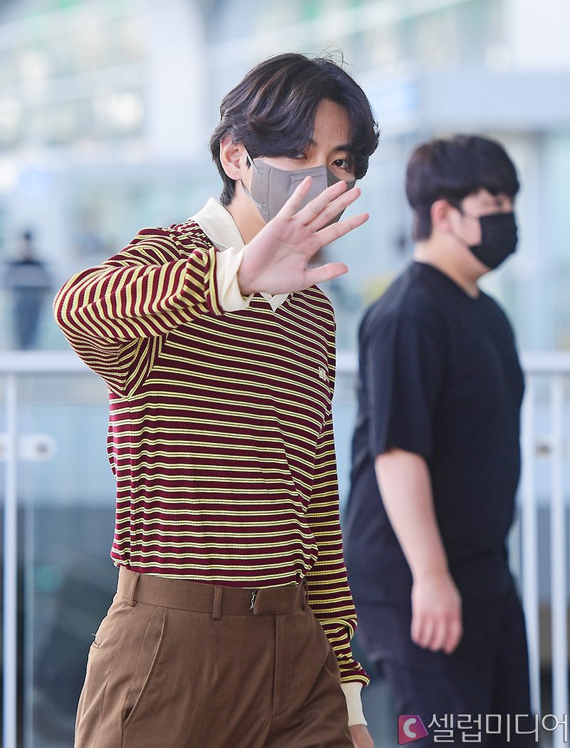 7btsupdates's tweet photo. Have a safe flight taehyung https://t.co/3Ntkw4eBuy