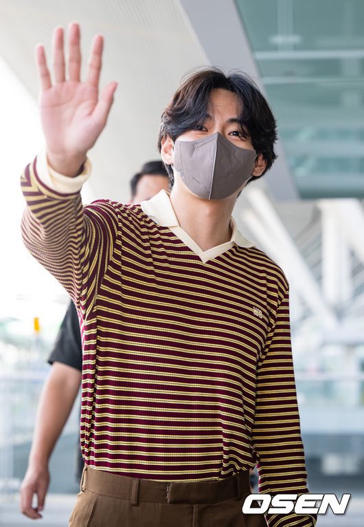 7btsupdates's tweet photo. Have a safe flight taehyung https://t.co/3Ntkw4eBuy