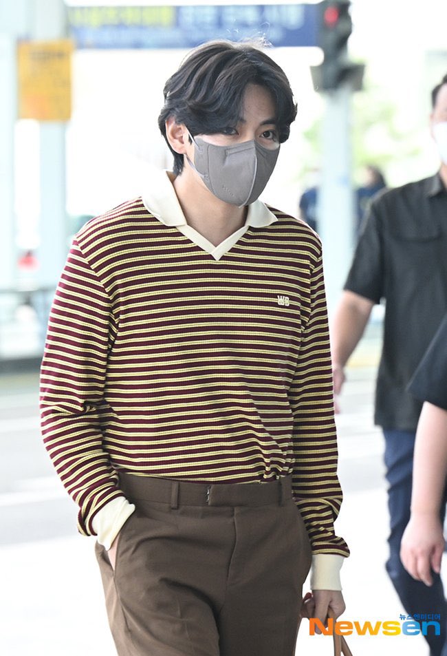 7btsupdates's tweet photo. Have a safe flight taehyung https://t.co/3Ntkw4eBuy