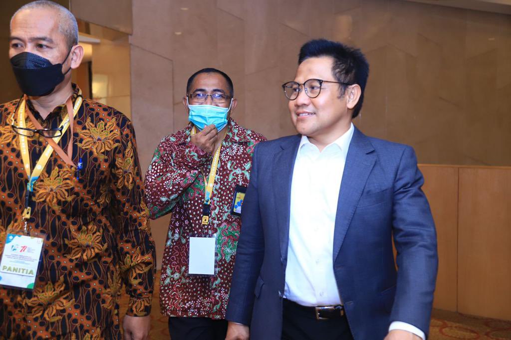 Selamat HUT ke 75 Kemenaker RI <a href="/menakertrans/">kemenakertrans</a> ;  tantangan kedepan semakin sulit dan menarik, modal sejarah perjuangan 75 tahun seharusnya cukup untuk berperan strategis bagi kemajuan bangsa. <a href="/idafauziyah/">Ida Fauziyah</a>