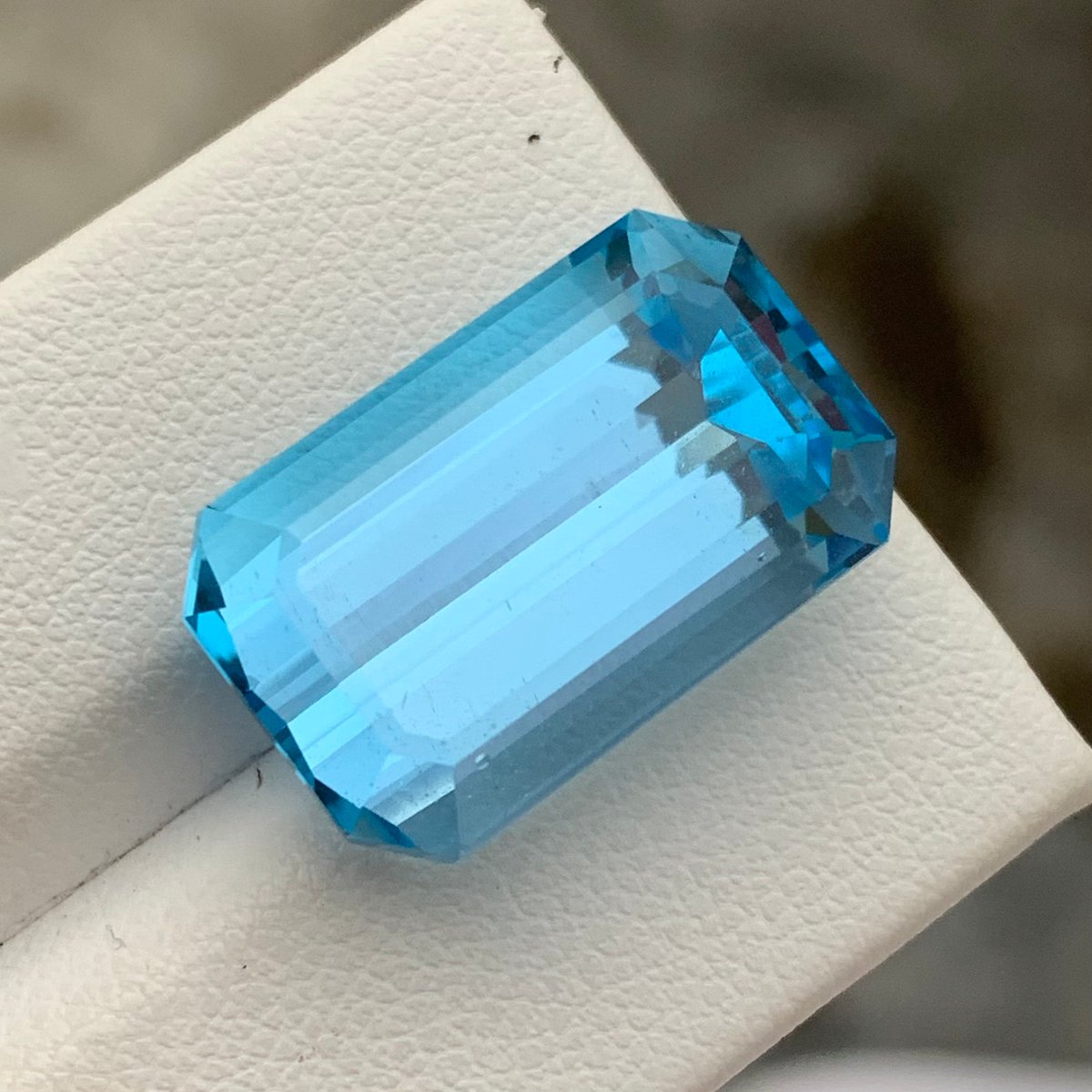 yassine_akermi's tweet photo. AAA Emerald Cut Topaz, 24.35 Cts Loose Blue Topaz, 20x12.4x9.7 Mm December Bithstone topaz genstone for jewelry making
#CtsLoose #JewelryMaking #aaa #CutTopaz #TopazGenstone #topaz #MmDecemberBithstone #finefacetedgems #EtsyEmail
👉https://t.co/KMsb3QxLXV https://t.co/ttGIDuPQTr