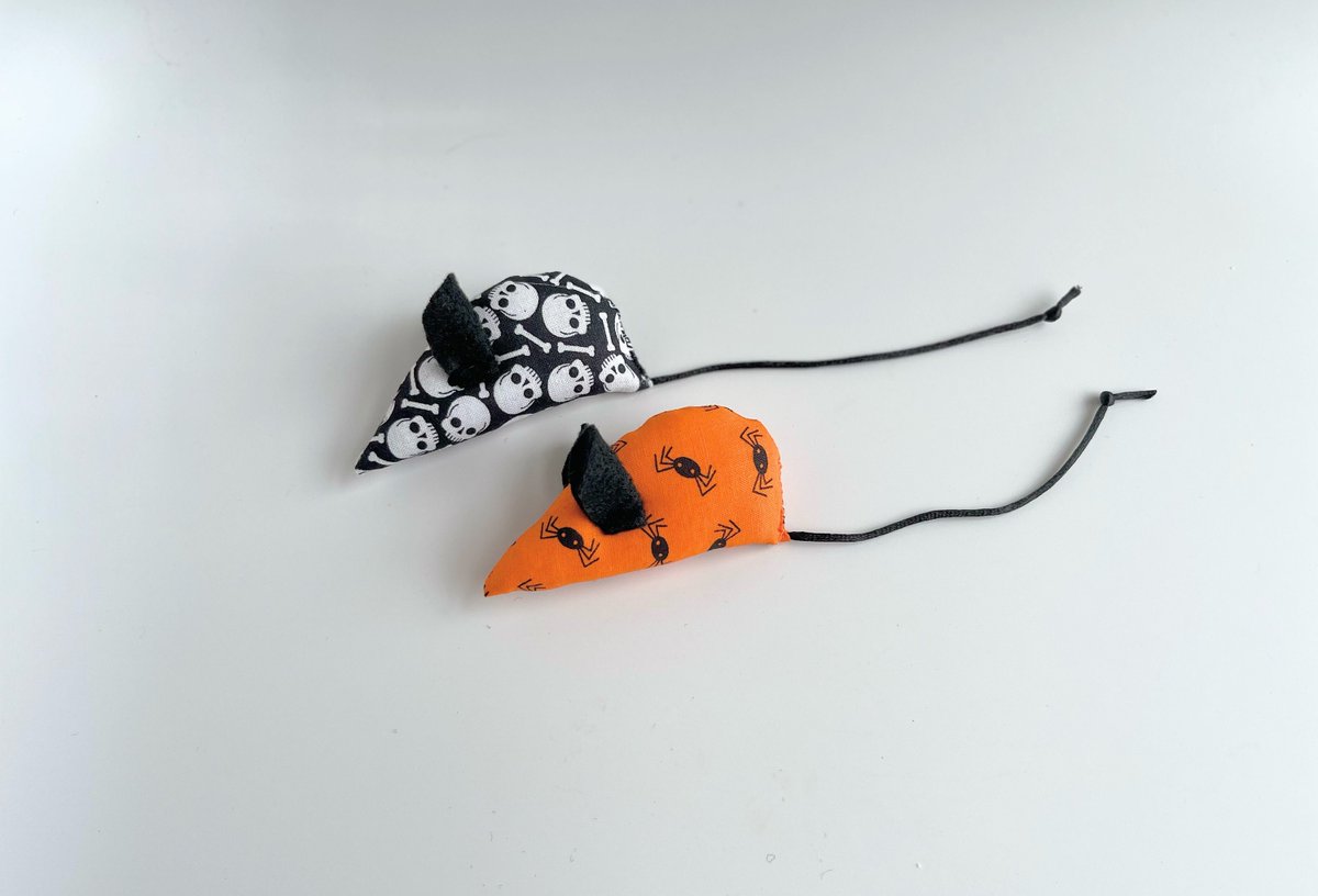 MauveMoose's tweet photo. Excited to share the latest addition to my #etsy shop: Halloween Cat Toys: Set of Two, tiny spiders, skulls https://t.co/weVFlWH96h #halloween #cattoys #catnipcattoys #catnipmouse #cats #threemice #halloweencattoys #mauvemoose #setoftwo https://t.co/m0DVfF6pQk