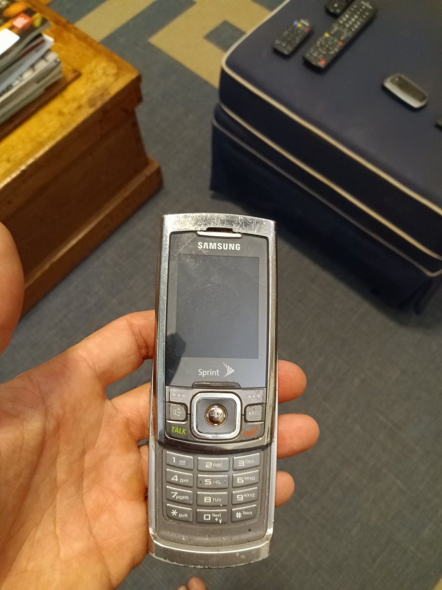 TheClayDowning's tweet photo. Shiiiit I just found my old slider phone I wonder if this will work for the Samsung trade in deal at att
#sliderphone #oldschool #samsung #samsungtradein #att https://t.co/lsRTbAtkC7