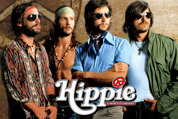 Chilenoveleros's tweet photo. #Hippie (Canal 13, 2004).

Dirección: #CristiánGalaz y #JavierKappes.
Guión: #DaniellaCastagno, #CocaGómez, #AlejandroGoic, #MarceloCastañón, #RodrigoCuevas, #YusefRumie y #MarcoYáñez.
Año(s) representado(s): 1969.

#Recuerdos 
#Teleseries 
#TeleseriesChilenas
#TeleseriesDeÉpoca https://t.co/oZnOlaSTne