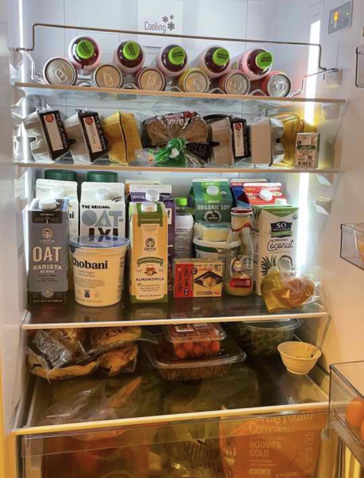 RubyPar37474333's tweet photo. I followed my heart and it led me to the fridge ☺️ 

#foodie #Refrigerator #snacks https://t.co/QDT0YwyixV