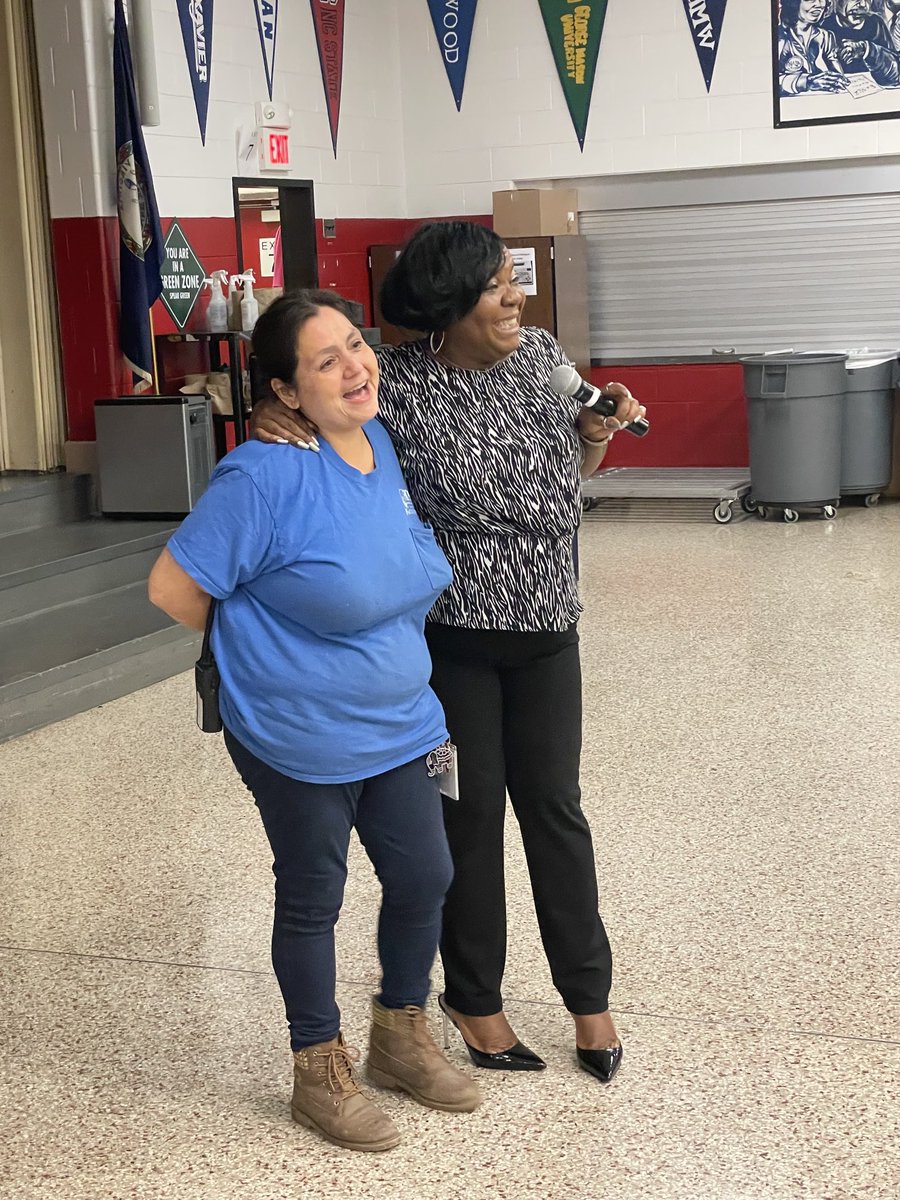 sm_washington08's tweet photo. You know when โฆ@mcqueen722โฉ is in the building itโs ๐ฅ๐ฅ๐ฅ๐ฅ๐ฅโฆ. Unity PD for the entire staff this morning and it was all of that and then some! #Unity #Queenisms https://t.co/oJVV0YC3Ad