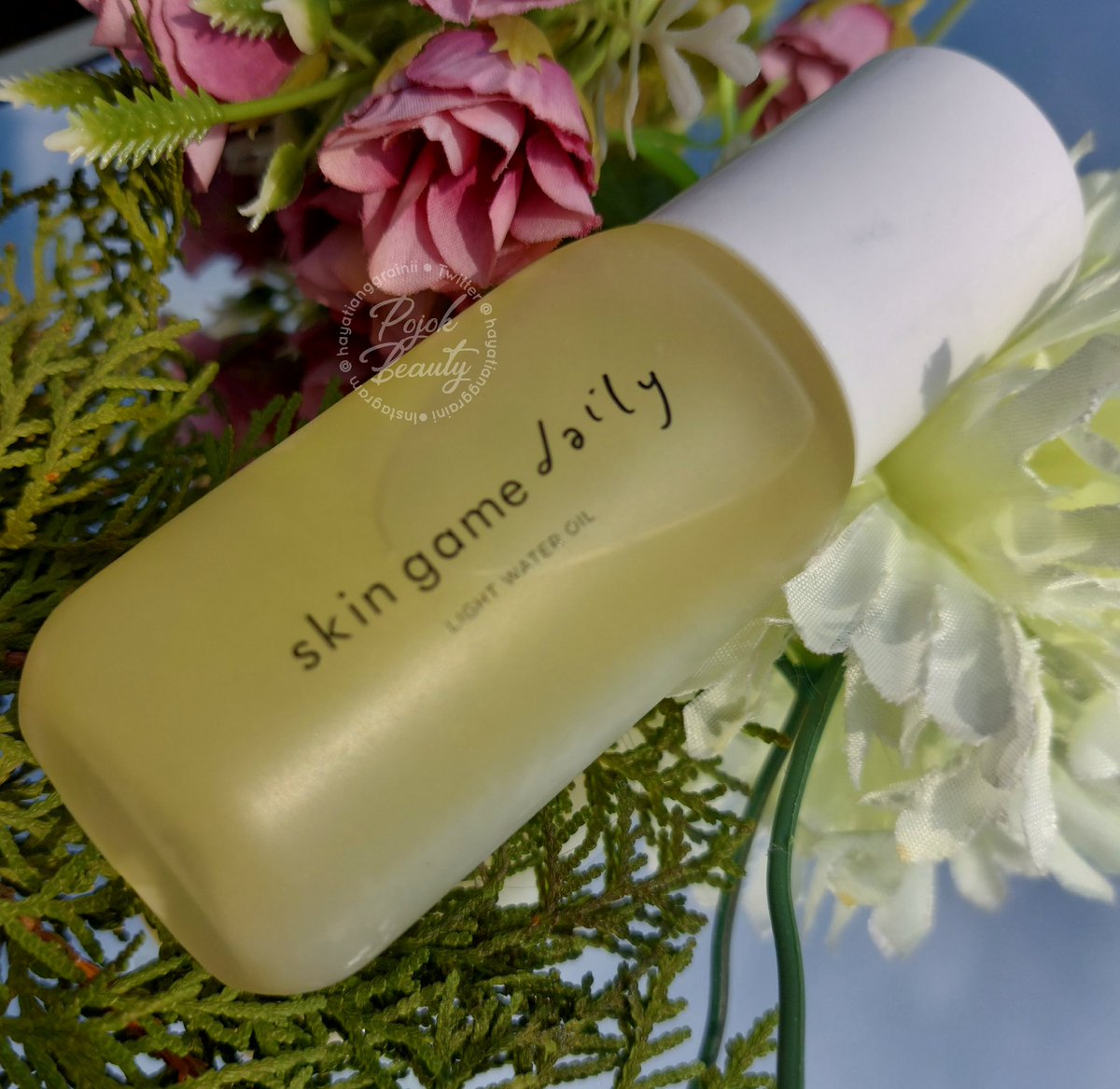 hayddengemz's tweet photo. Ketika milky toner bersatu sama oil. Duhh kecintaan akuu ini
#racuninskincare #HayReview #LightWaterOil #skingame
🥛💦 SKINGAME Light Water Oil 💦🥛
-- A Review https://t.co/mfXRaUWQRg