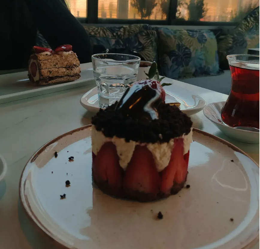 HarukoBmww's tweet photo. Cakes= Smiling Faces🎂😋🤭 https://t.co/mbEaxi3YXF