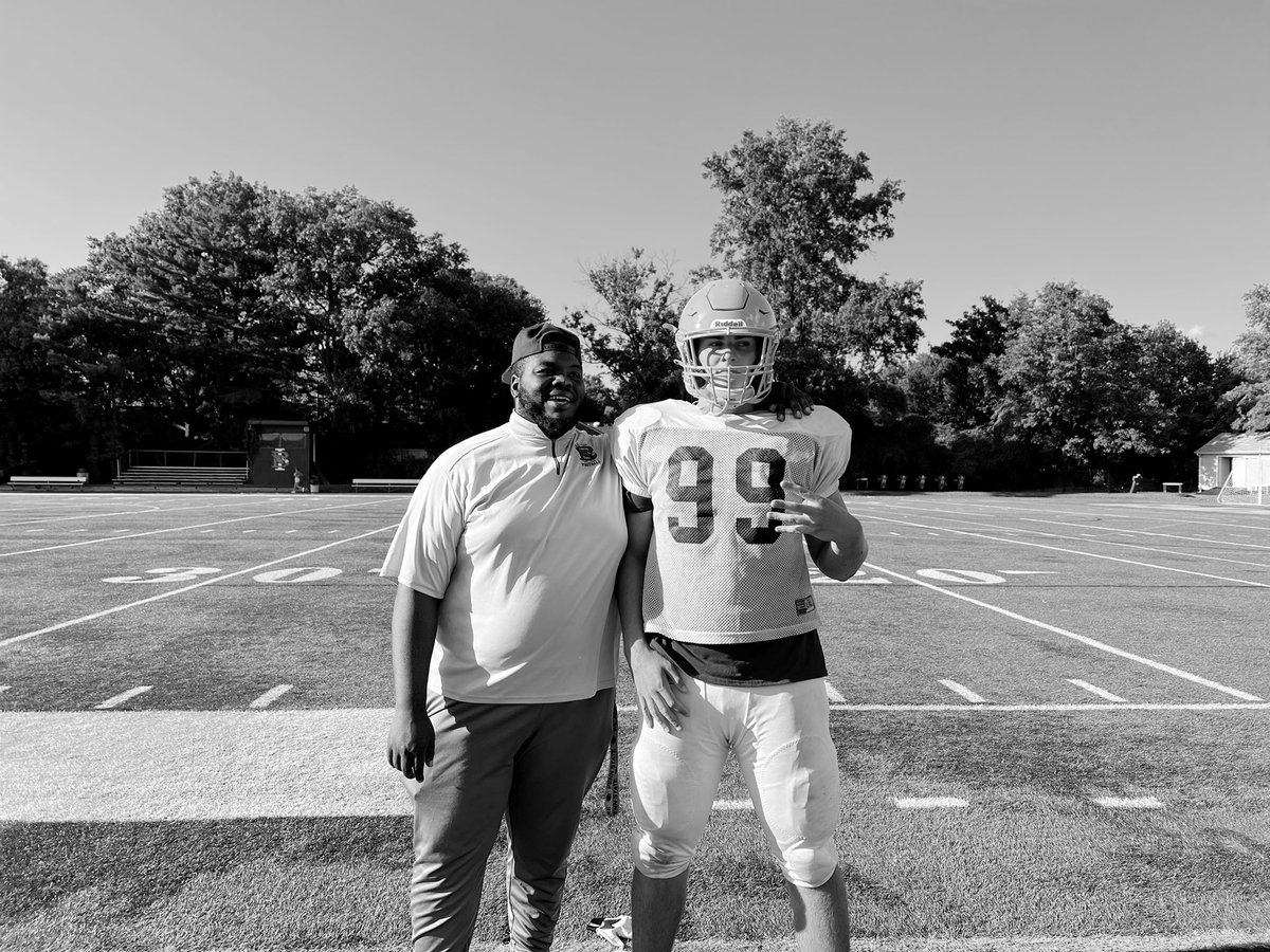 CoachMWhite75's tweet photo. Locked in with guy @EvanSafreed @BishopIretonFB @BallCoach34 #FlyWithBI https://t.co/27E4leKxUl