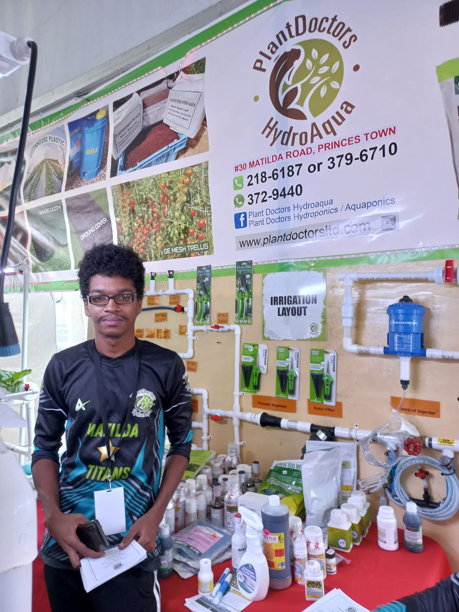 Best part of last weekend's #TrinidadandTobago's #AgriExpo was catching up with <a href="/UWI_StAugustine/">UWI St. Augustine</a> students doing brilliant things. This <a href="/FstUwi/">FST UWI</a> #EnvironmentalScience grad credited <a href="/jahson_alemu/">Jahson B. Alemu I, Ph.D</a> with inspiring him to pursue #hydroponics after taking our #SciComm course😊💧🥬