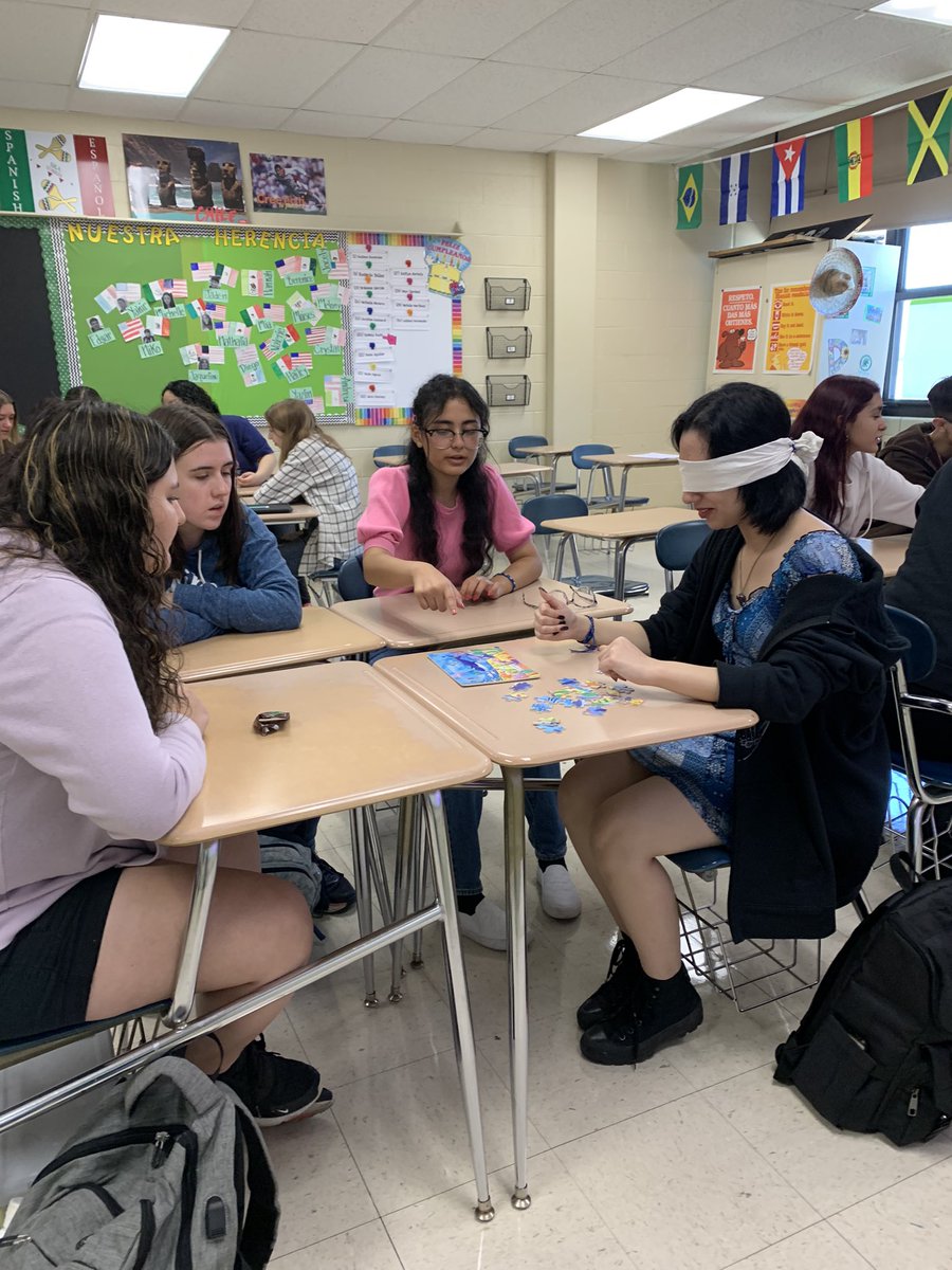 SraTorres3's tweet photo. Spanish IV put their communication skills to the test to guide their blind folded peer to put a puzzle together without touching the pieces. https://t.co/bxfeAhMBxU