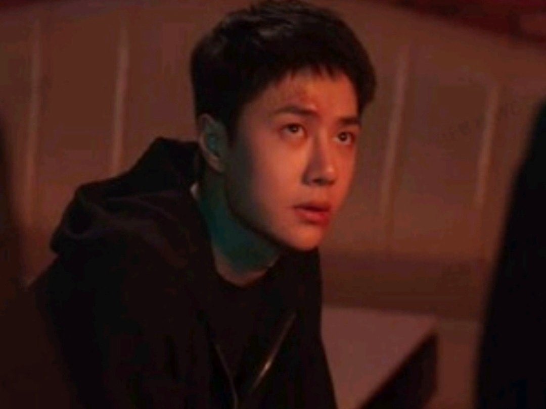 Preview 

Who touch him?! 😡 

#WangYibo #WangYibo_BeingAHero #ChenYu #BeingAHero